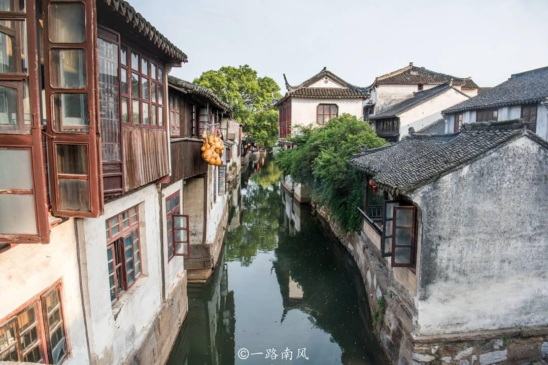 不建议2岁以下儿童看各种屏幕，长期看电子屏幕对儿童有何伤害？